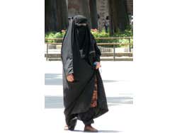 Mujer vistiendo el niqab